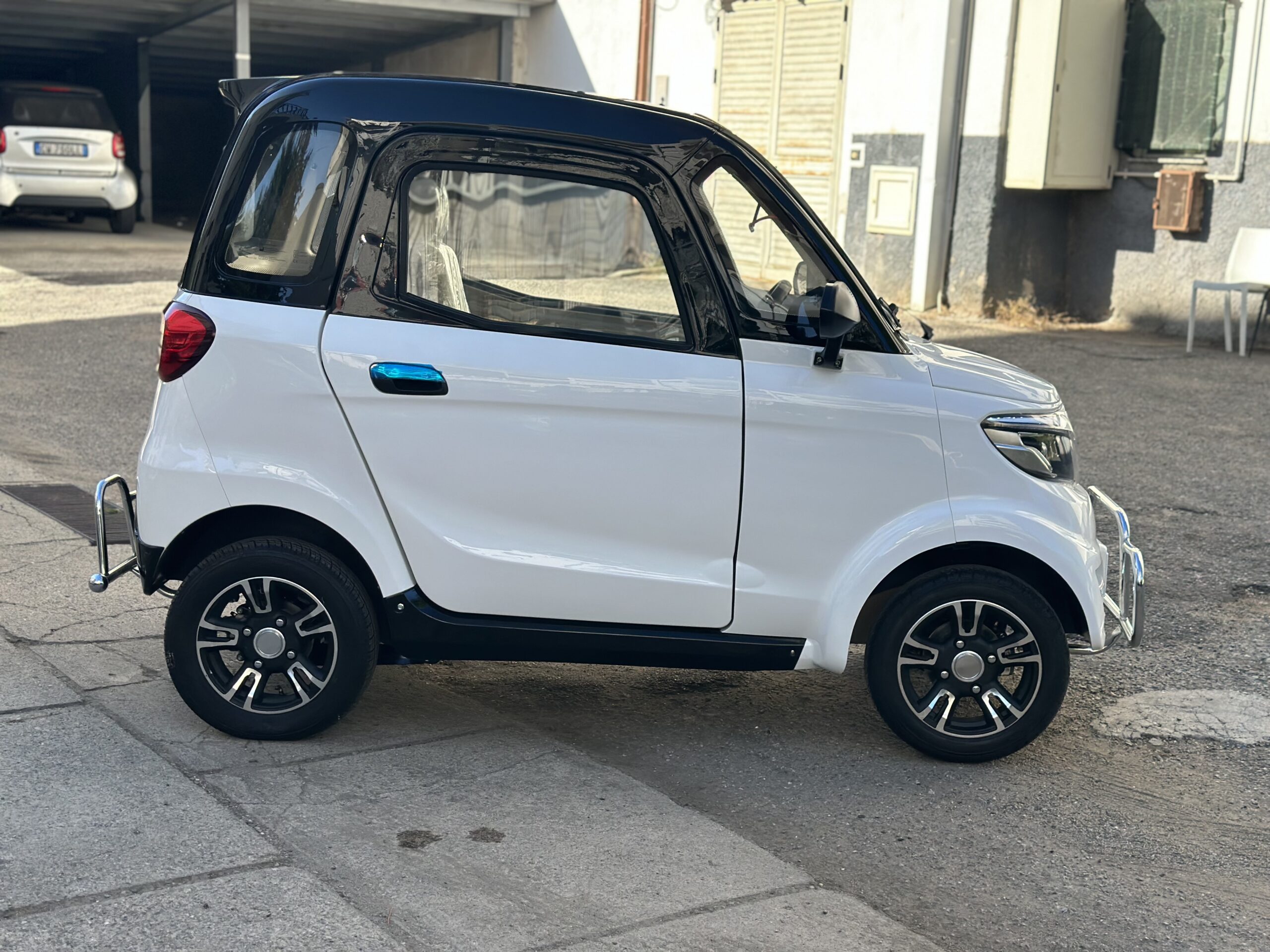 CABINATO PER DISABILI MOD. MOB 30 VOLANTE BIANCO - immagine 4