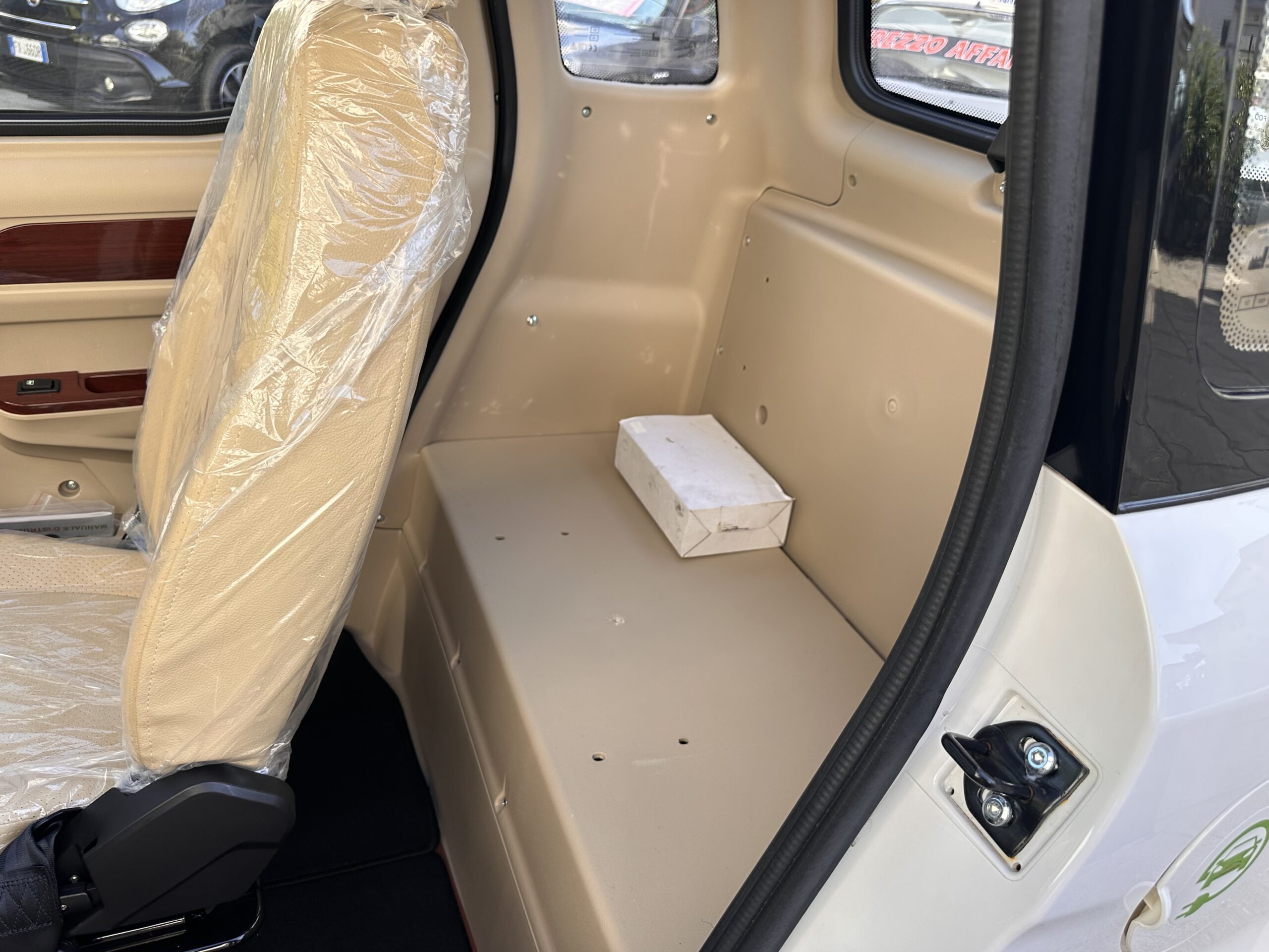 CABINATO PER DISABILI MOD. MOB 30 VOLANTE BIANCO - immagine 13